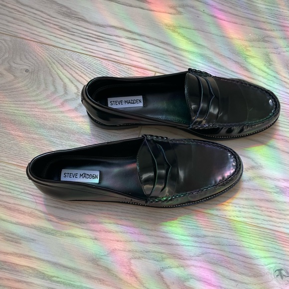 Steve Madden black leather loafers size 10 women’s (fits a bit snug) - Picture 2 of 5